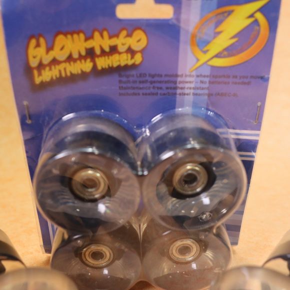 Glow n go Lighting wheels 4pk clear glow wheels NOS - Picture 3 of 5
